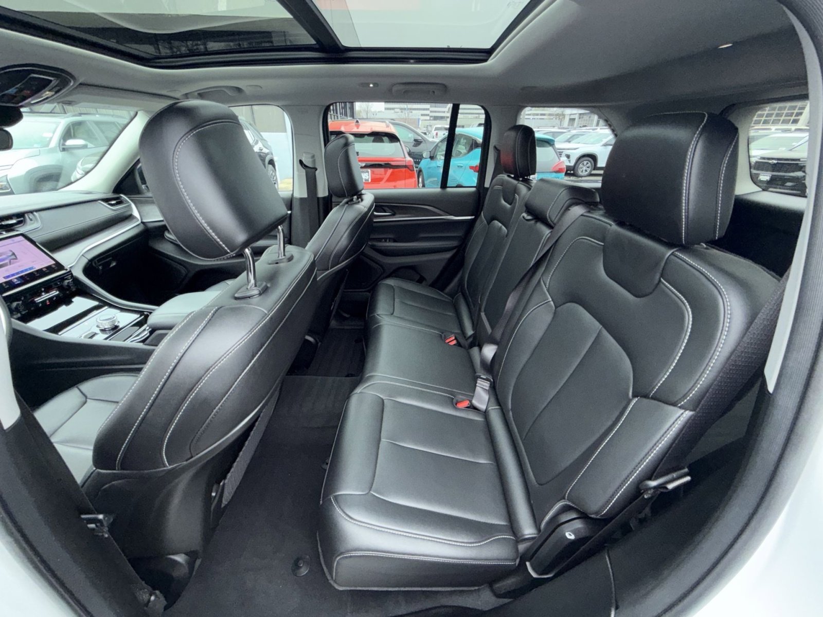 Used 2023 Jeep Grand Cherokee Limited image 25