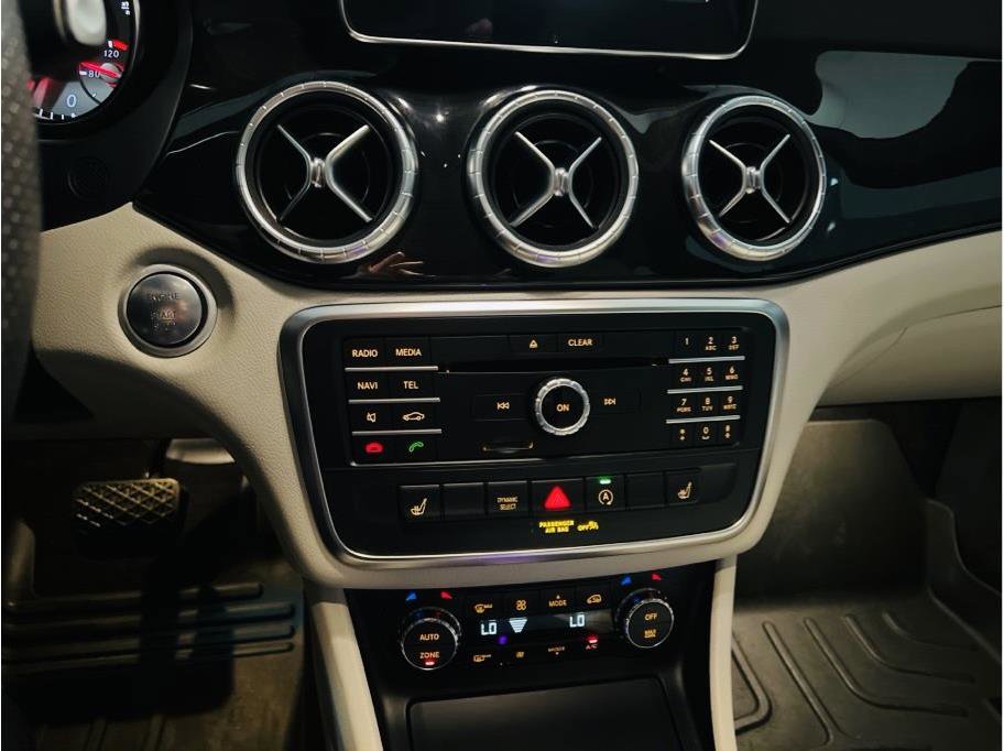 Used 2016 Mercedes-Benz CLA 250 4MATIC w/ Premium 1 Package image 30