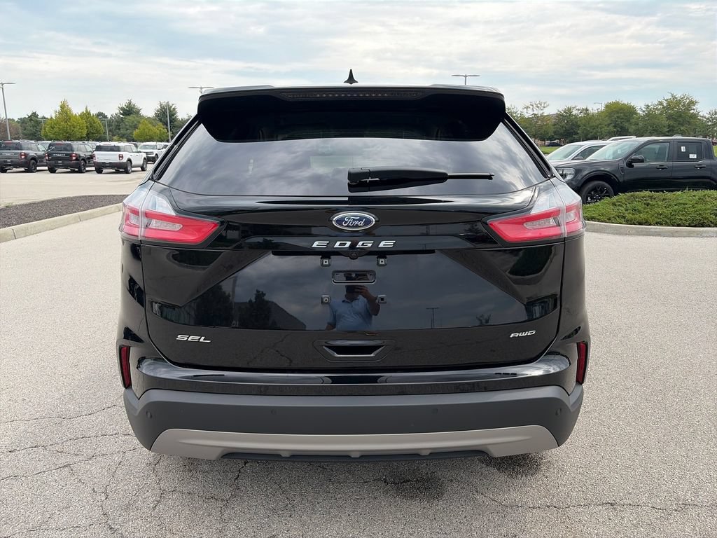 Used 2024 Ford Edge SEL w/ Convenience Package AWD/4WD image 6