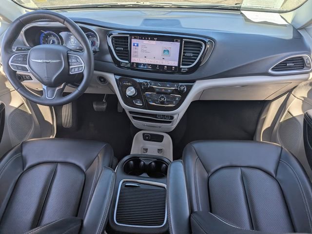 Used 2023 Chrysler Pacifica Touring-L FWD image 14