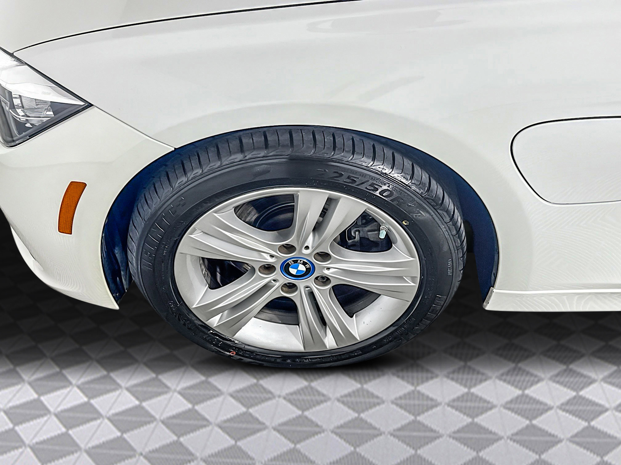 Used 2017 BMW 330e image 32