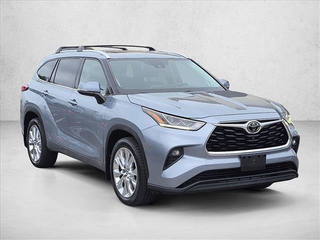 Used 2021 Toyota Highlander Limited AWD/4WD image 3