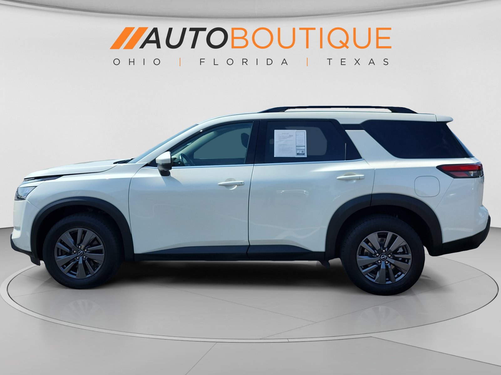Used 2024 Nissan Pathfinder SV AWD/4WD image 2