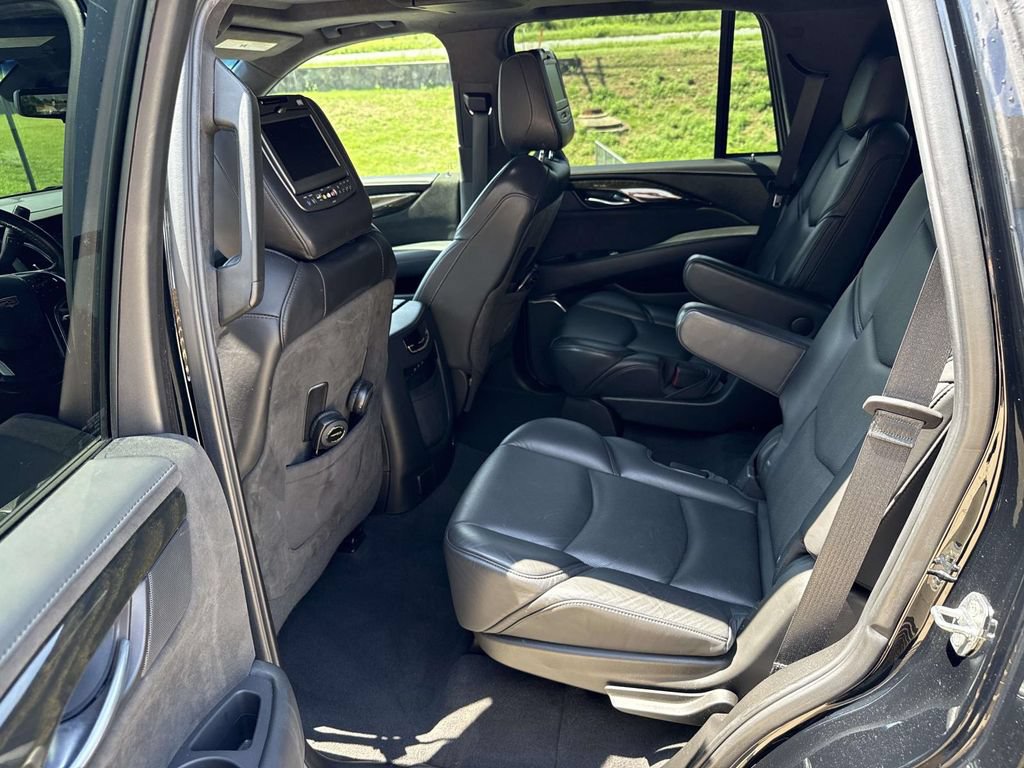 Used 2019 Cadillac Escalade Platinum AWD/4WD image 10