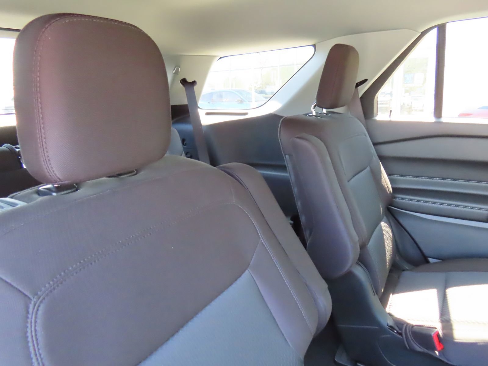 Used 2022 Ford Explorer XLT image 37