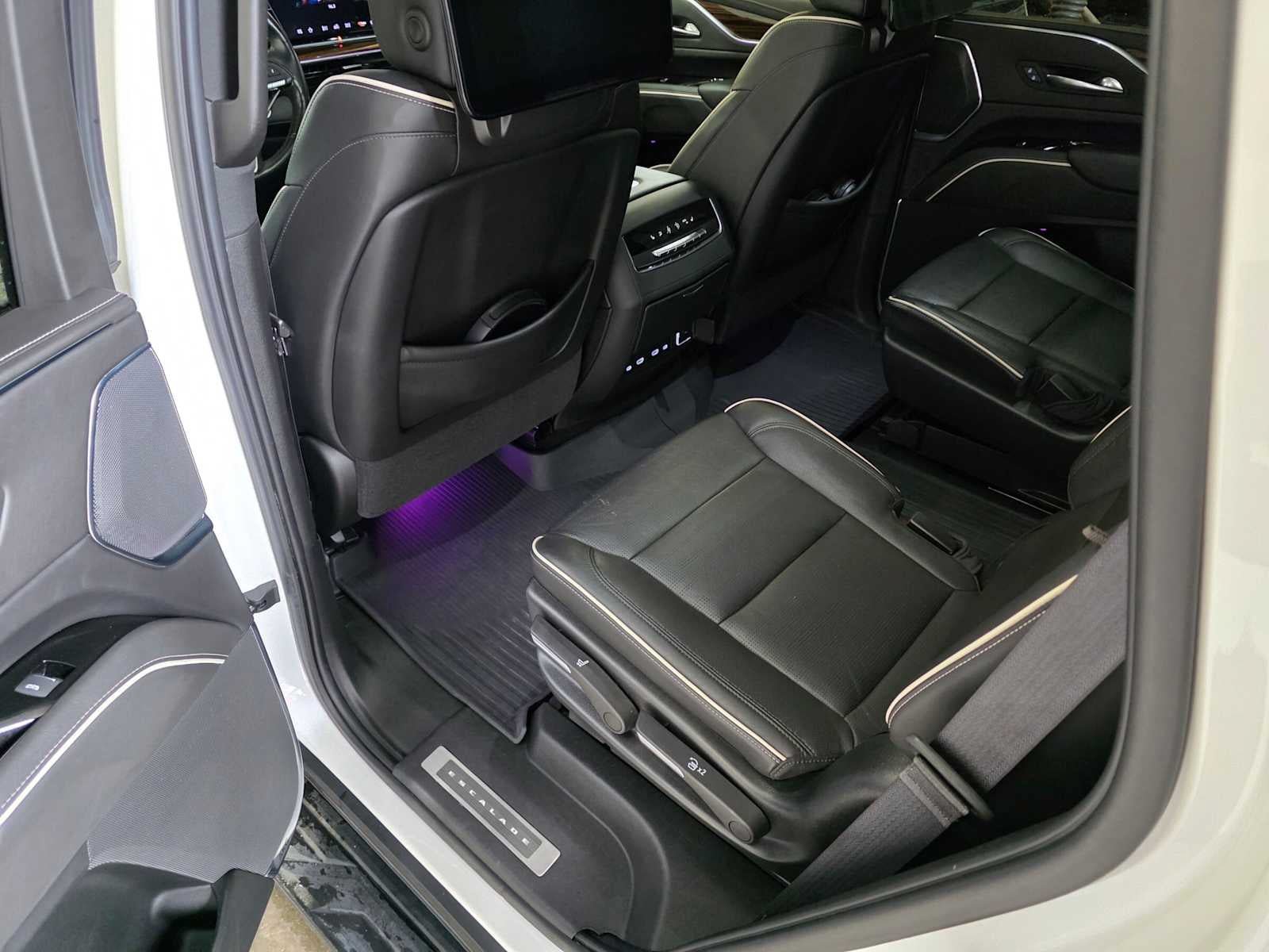 Certified 2021 Cadillac Escalade Premium Luxury w/ LPO, Illumination Package AWD/4WD image 15