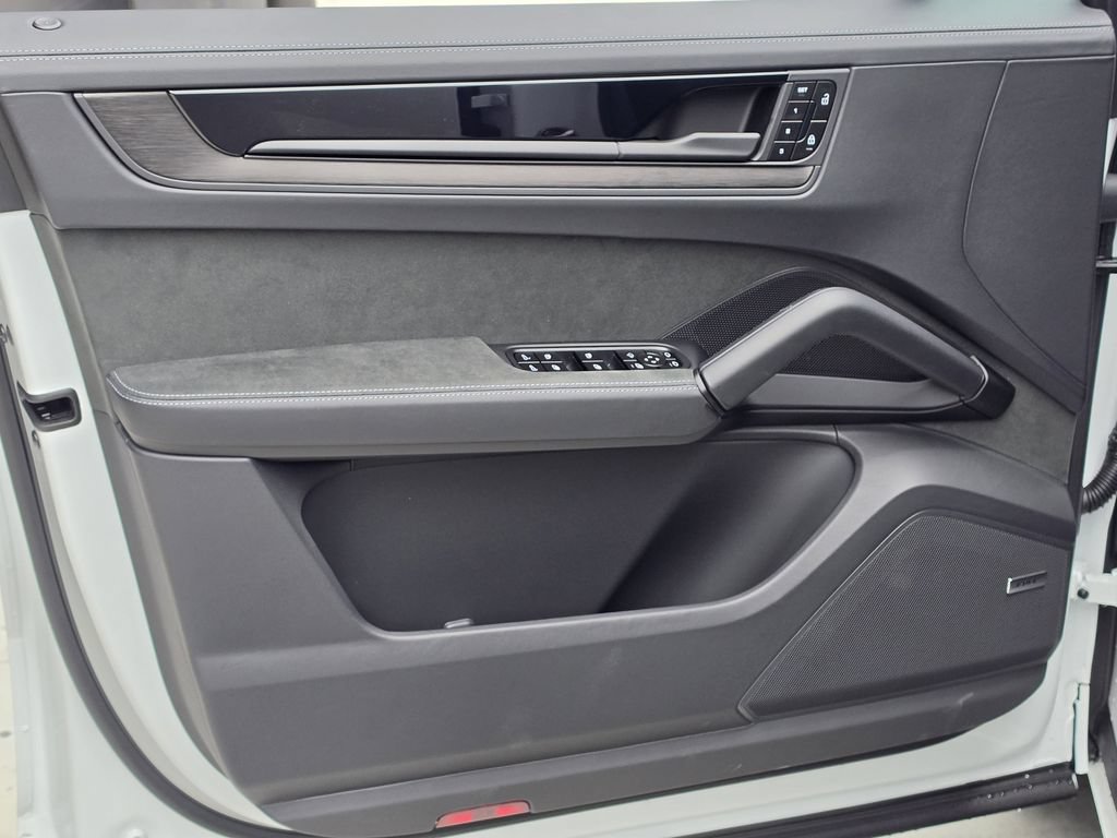 New 2026 Porsche Cayenne GTS AWD/4WD image 23