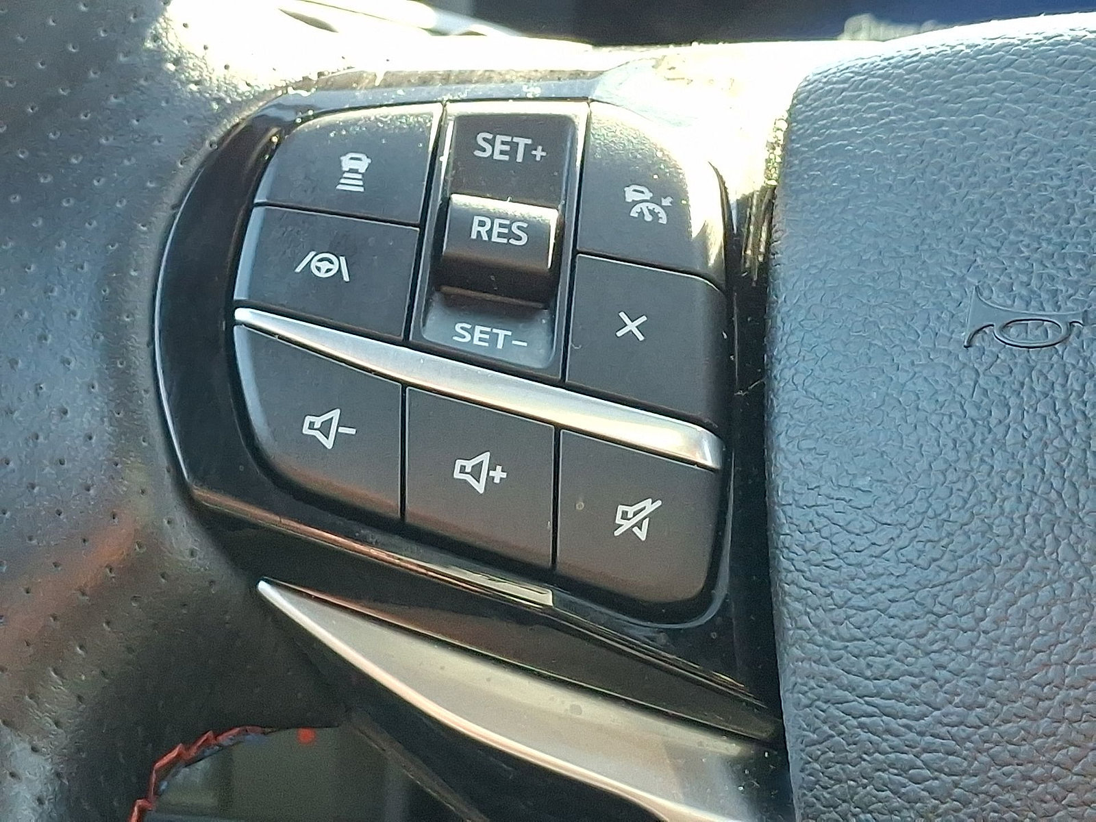 Used 2024 Ford Explorer ST w/ Equipment Group 401A AWD/4WD image 17