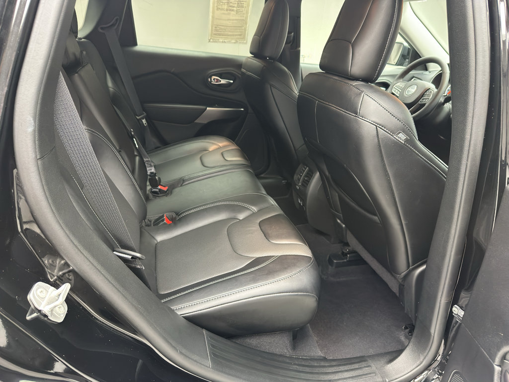 Used 2022 Jeep Cherokee Limited AWD/4WD image 15