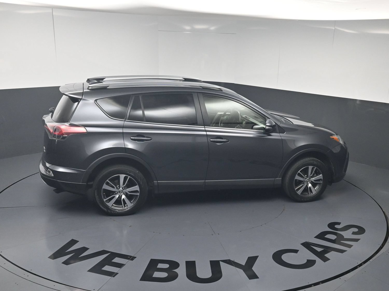 Used 2018 Toyota RAV4 XLE AWD/4WD image 30