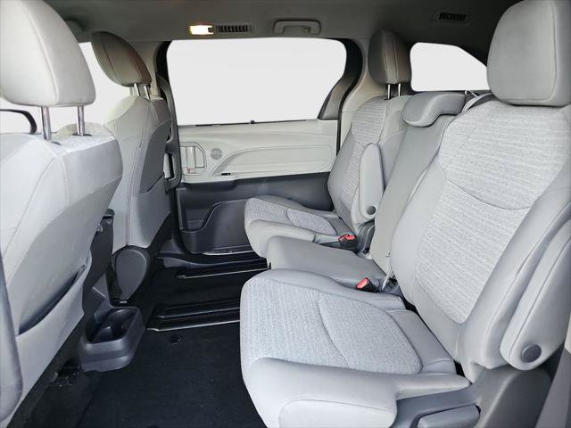 Certified 2021 Toyota Sienna LE FWD image 19