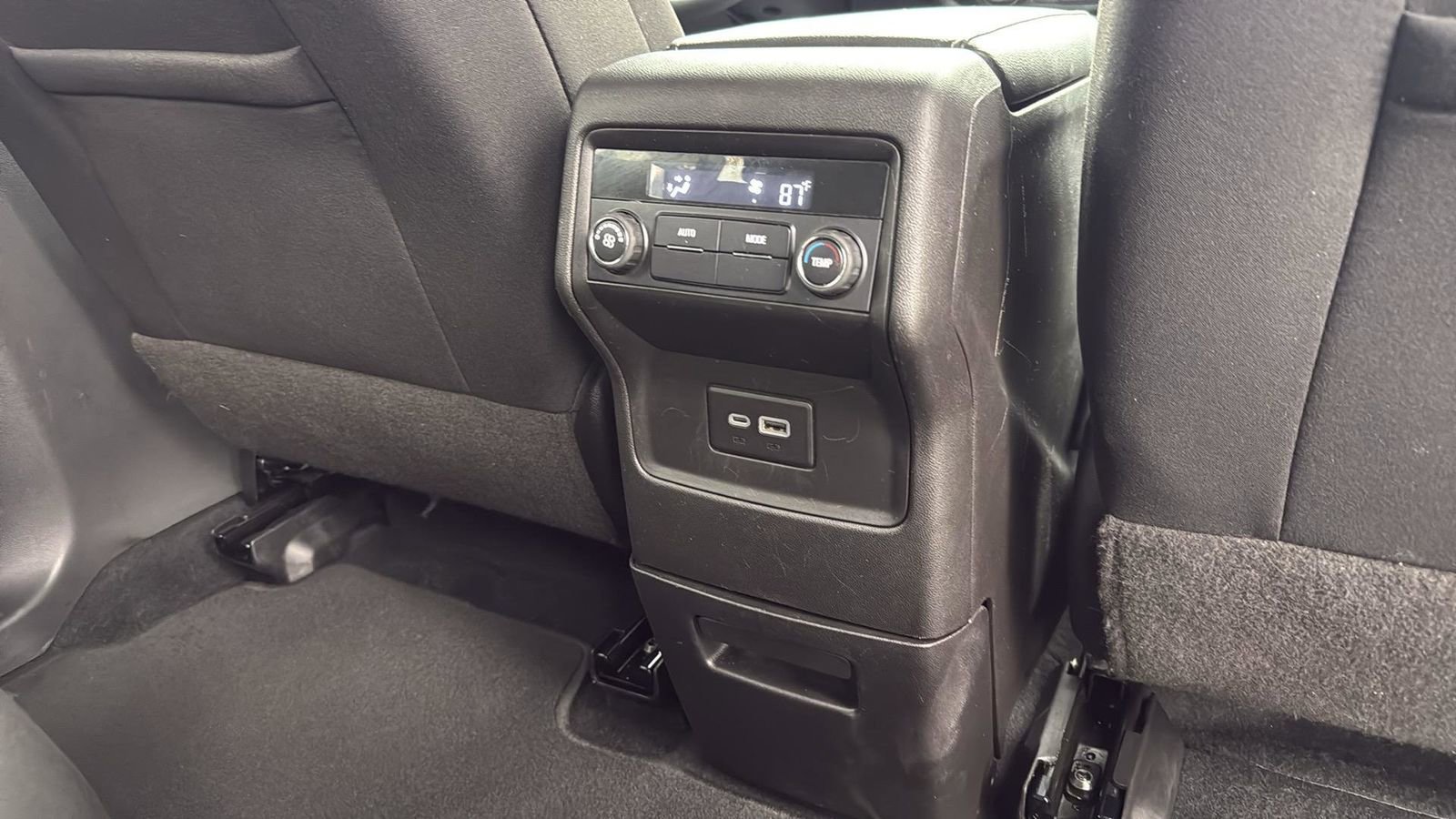 Used 2023 GMC Acadia SLE image 27