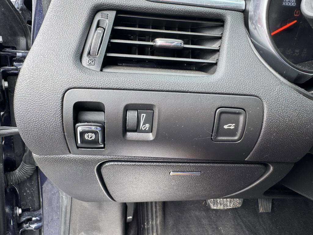 Used 2018 Chevrolet Impala LT image 13