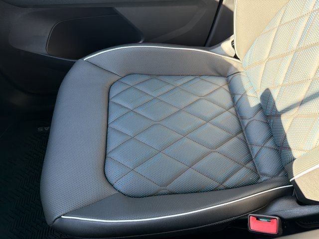 New 2026 Volkswagen Atlas Cross Sport SEL Premium R-Line image 32