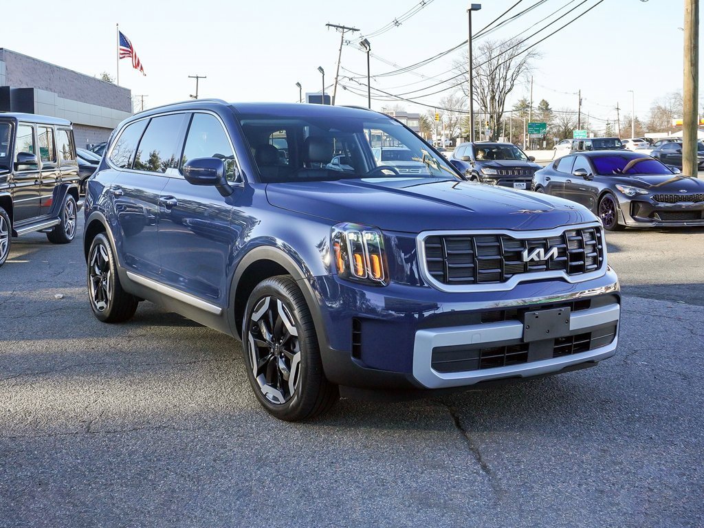 Used 2024 Kia Telluride S w/ S Sunroof Package image 2