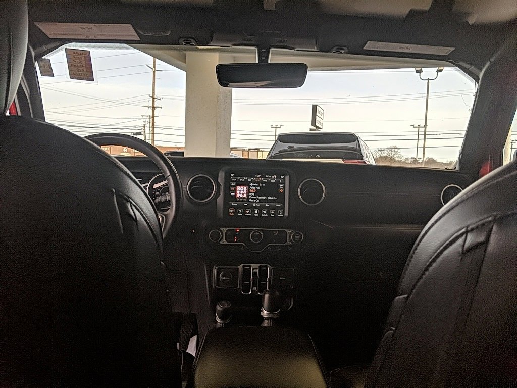 Used 2018 Jeep Wrangler Unlimited Sahara image 14