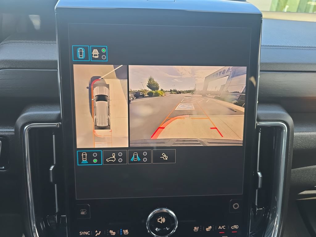 Used 2025 GMC Yukon Denali AWD/4WD image 17