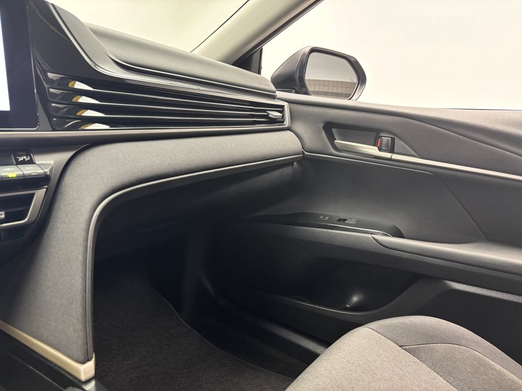 Used 2025 Toyota Camry LE FWD image 31
