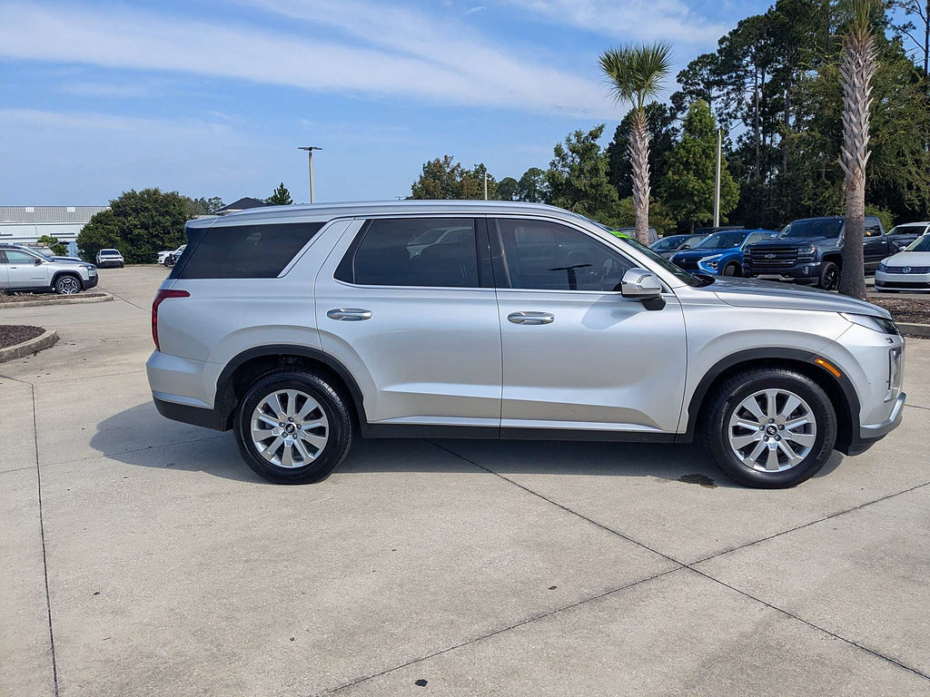 Used 2024 Hyundai Palisade SEL FWD image 2