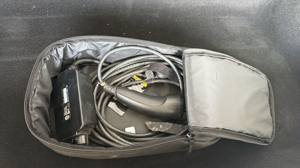 Used 2021 Chrysler Pacifica Limited w/ Uconnect Theater Family Group FWD image 19