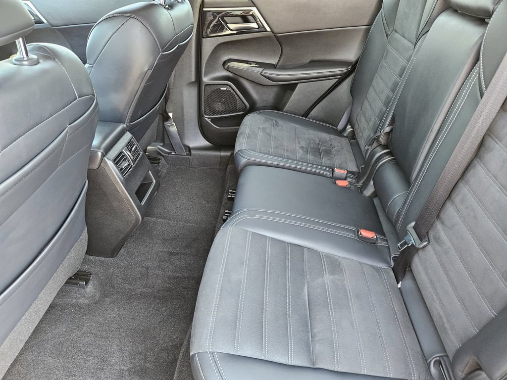 Used 2025 Mitsubishi Outlander SE AWD/4WD image 20