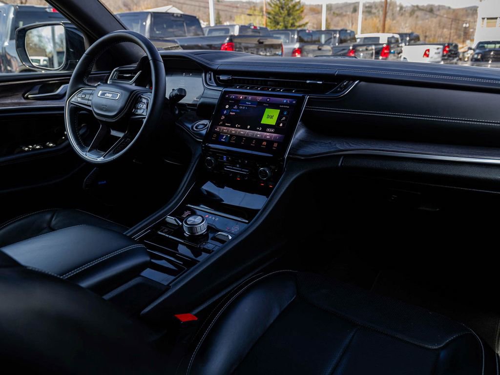 Used 2022 Jeep Grand Cherokee Overland AWD/4WD image 23