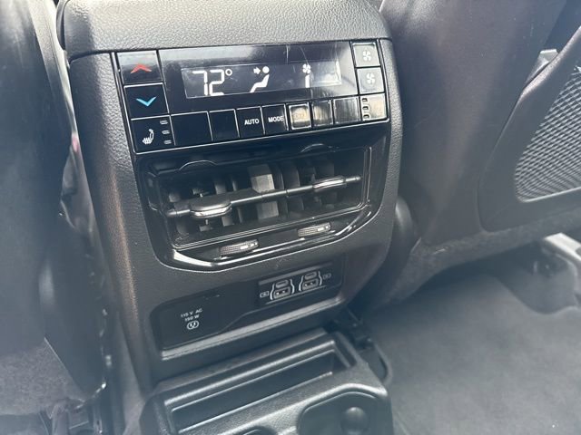 Used 2024 Jeep Grand Cherokee L Limited w/ Luxury Tech Group II image 31