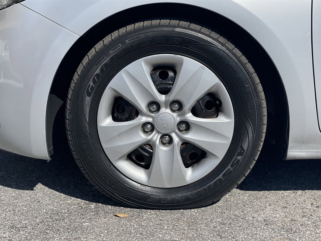 Used 2015 Kia Forte LX image 37