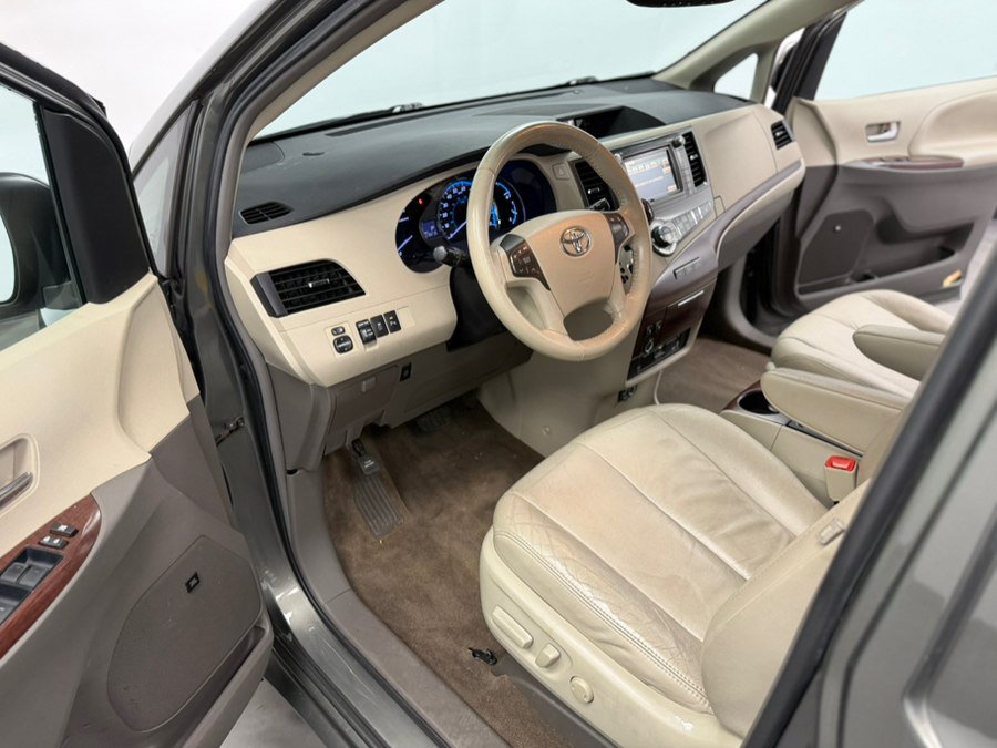 Used 2011 Toyota Sienna XLE w/ Premium Pkg AWD/4WD image 30