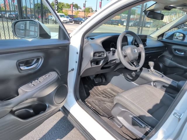 Used 2023 Honda HR-V LX image 9