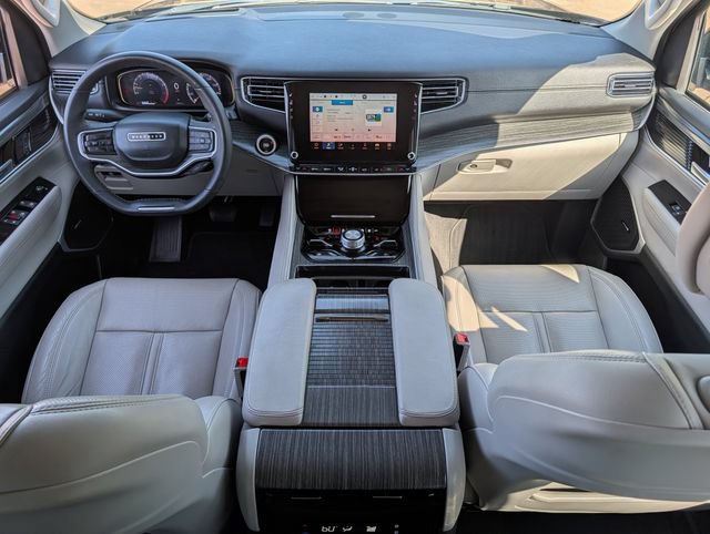 Used 2024 Jeep Wagoneer L Series III AWD/4WD image 11