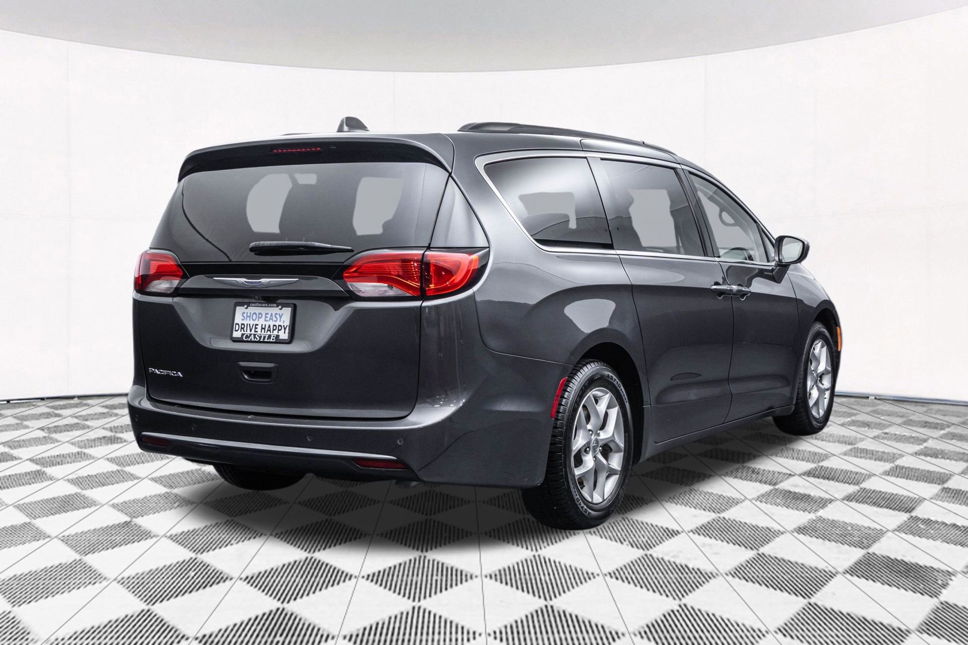 Used 2019 Chrysler Pacifica Touring Plus w/ Tire & Wheel Group image 12