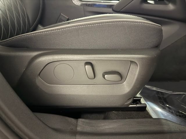 Used 2023 Buick Envision Avenir AWD/4WD image 31