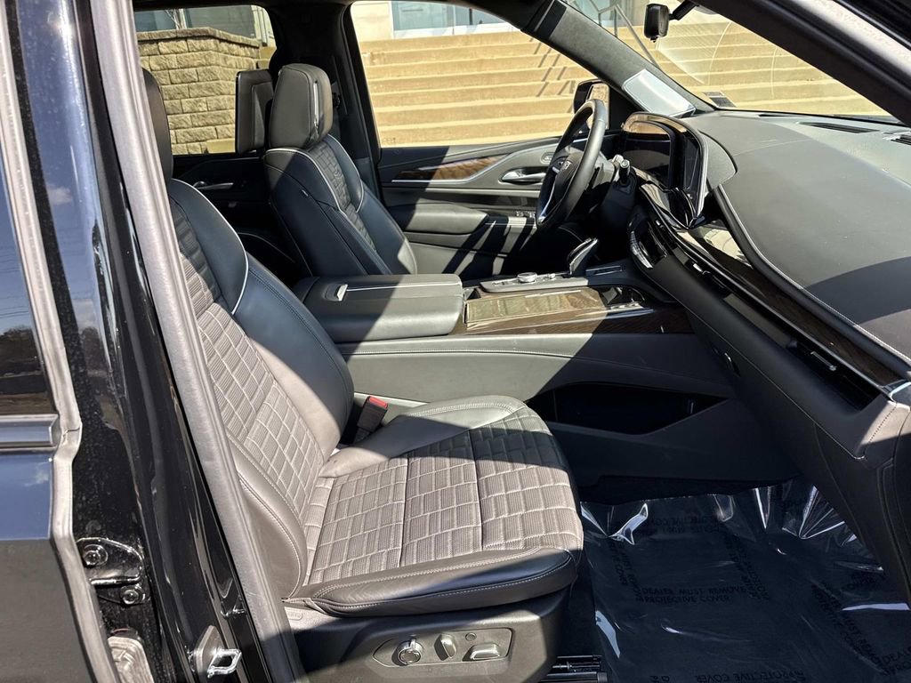 Used 2024 Cadillac Escalade Sport Platinum w/ LPO, ONYX Package image 11