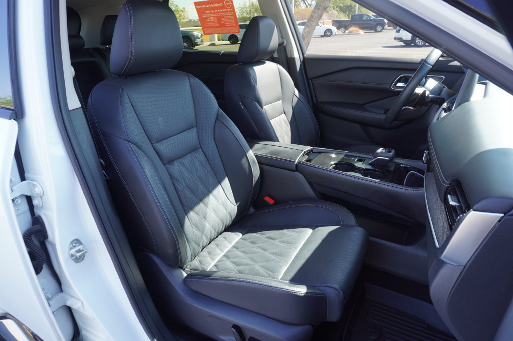 Certified 2024 Nissan Rogue Platinum w/ Platinum Premium Package FWD image 12