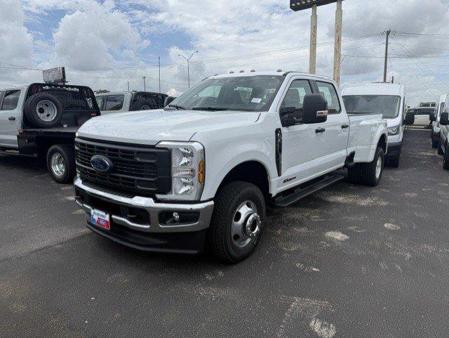 New 2026 Ford F350 XL w/ FX4 Off-Road Package AWD/4WD image 2