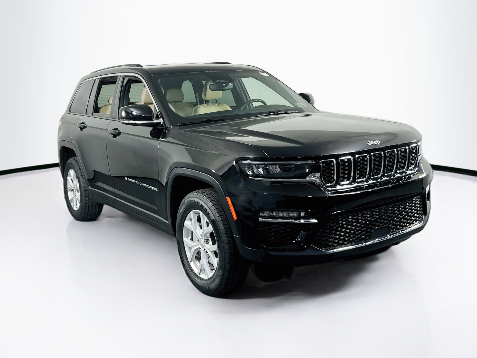 Used 2023 Jeep Grand Cherokee Limited AWD/4WD image 3