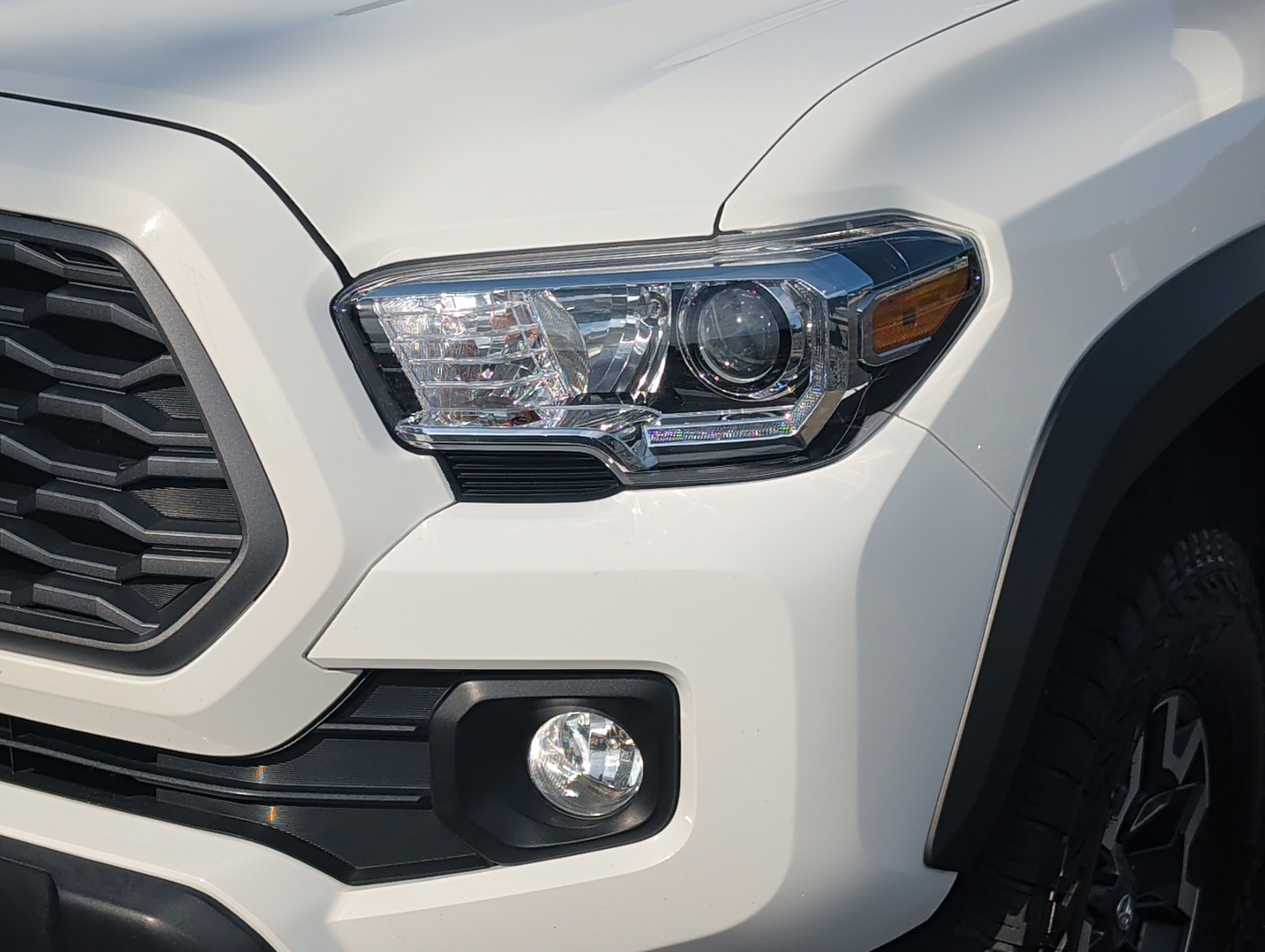 Used 2022 Toyota Tacoma TRD Off-Road w/ Technology Package AWD/4WD image 16