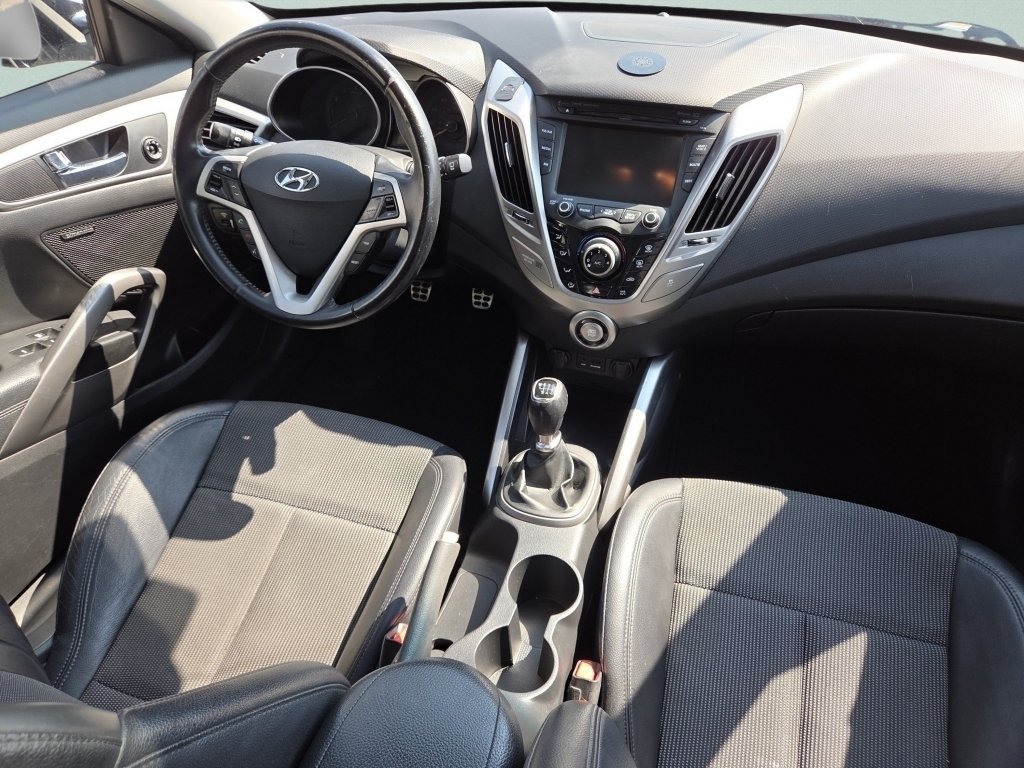 Used 2013 Hyundai Veloster w/ Tech Pkg FWD image 23
