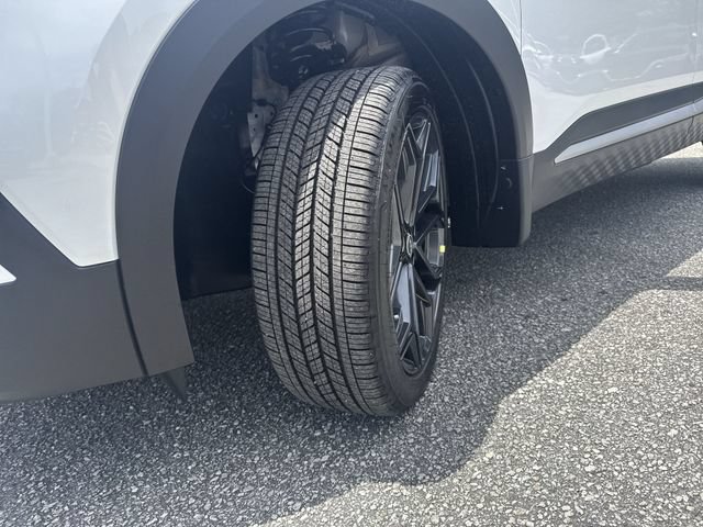 New 2025 Nissan Kicks SR FWD image 30
