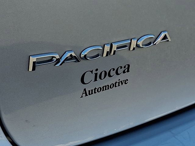 Used 2023 Chrysler Pacifica Touring-L FWD image 29