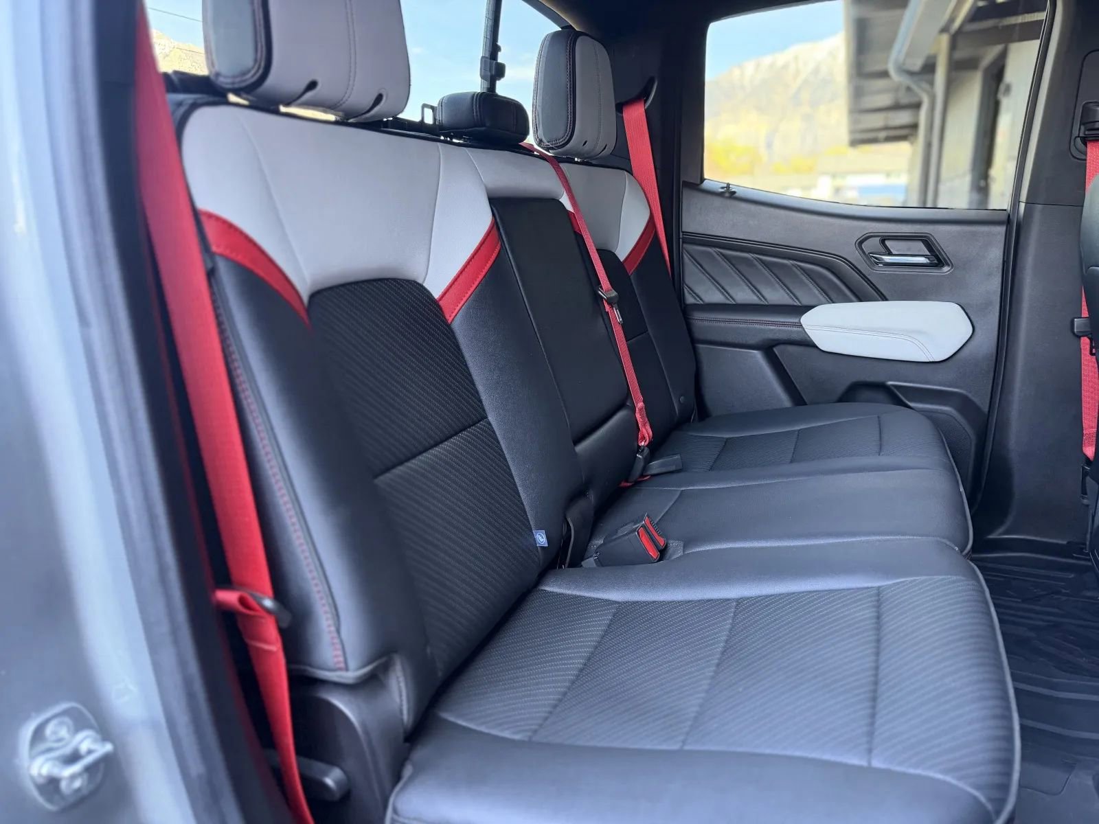 Used 2025 GMC Canyon AT4 w/ AT4X Package image 18