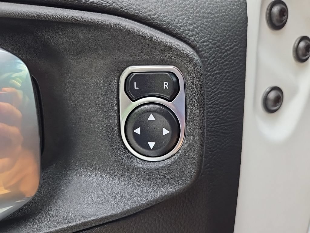 Used 2024 Jeep Wrangler Unlimited Sahara AWD/4WD image 26