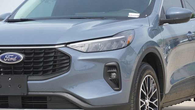 Used 2025 Ford Escape SE image 4