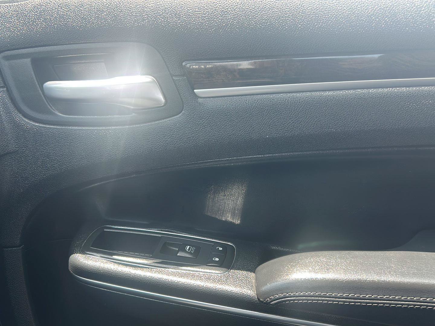 Used 2014 Chrysler 300 C RWD image 24