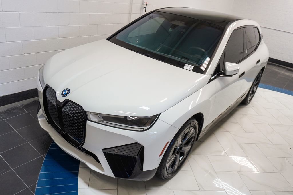 Used 2024 BMW iX xDrive50 w/ Sport Package AWD/4WD image 40
