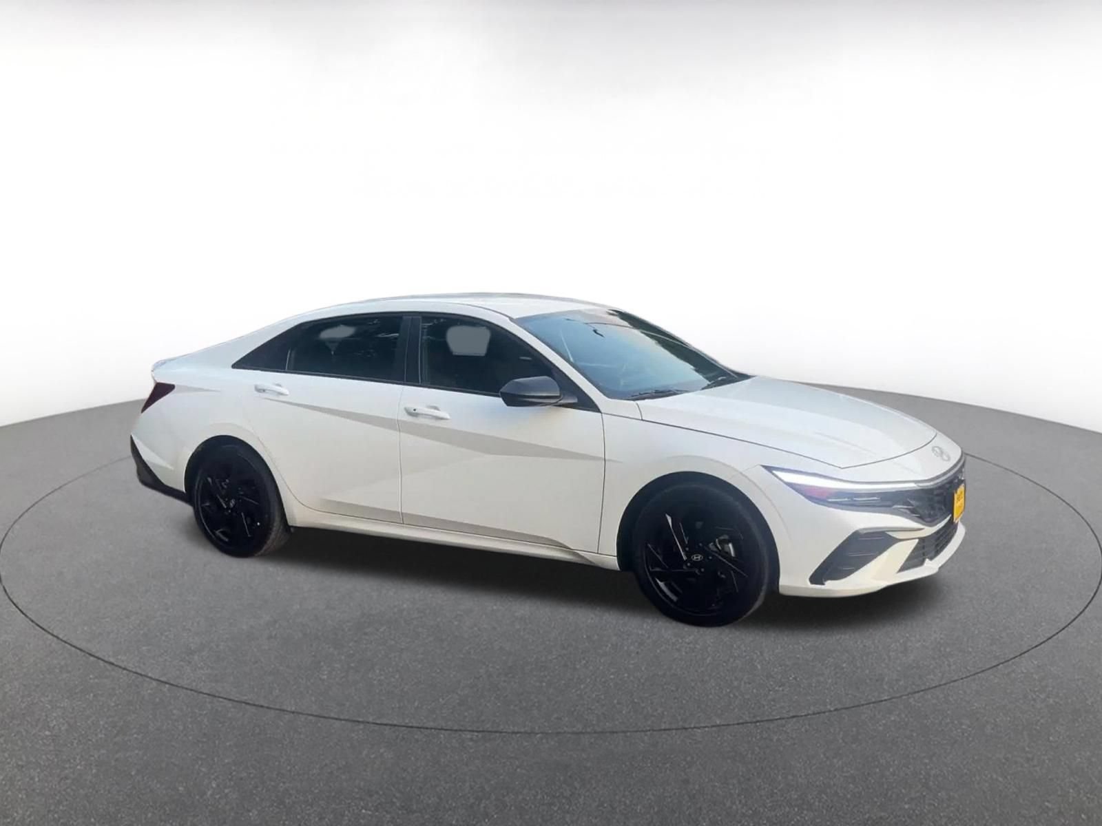 Used 2026 Hyundai Elantra Sport FWD image 2