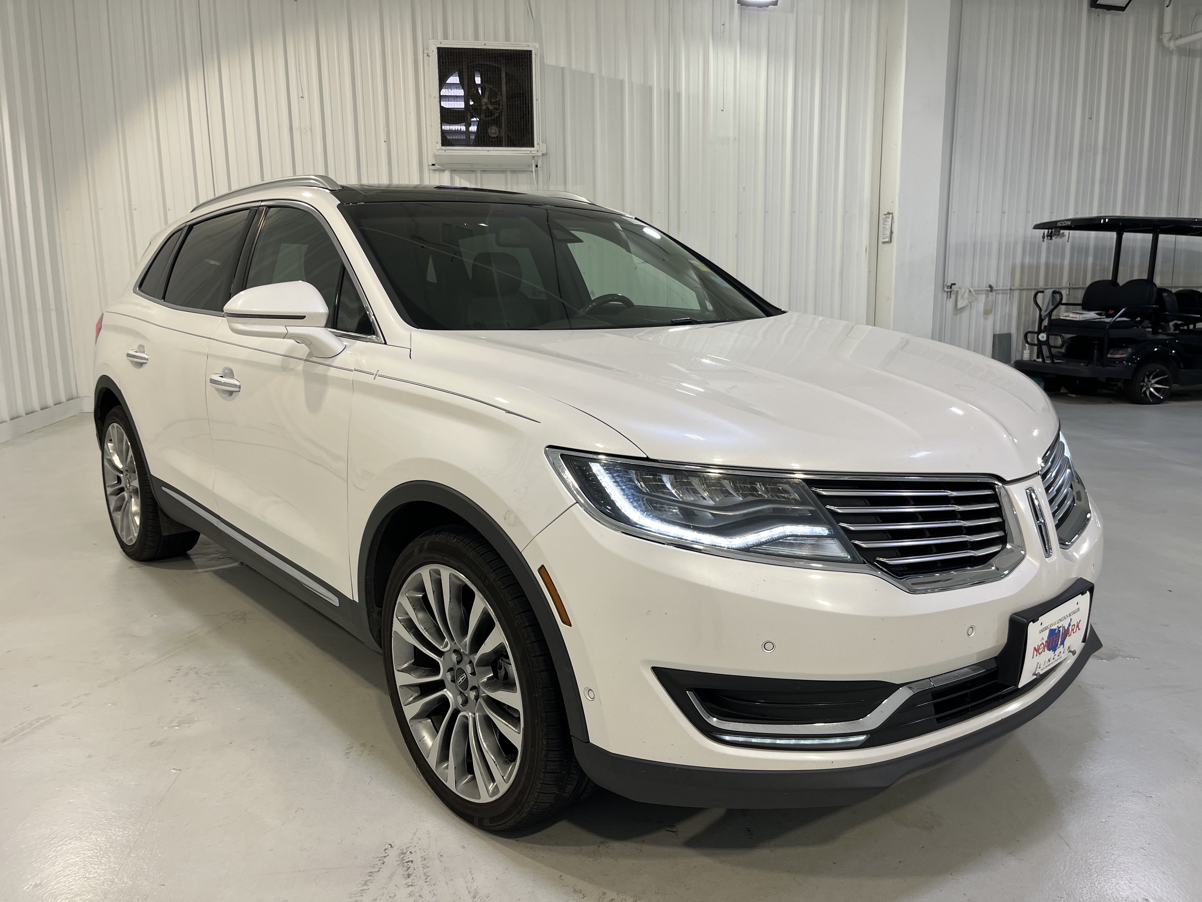 Used 2016 Lincoln MKX Reserve w/ Luxury Package AWD/4WD image 21