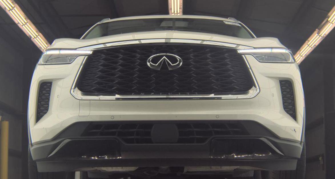 Certified 2023 INFINITI QX60 Luxe w/ Performance Audio Package image 3