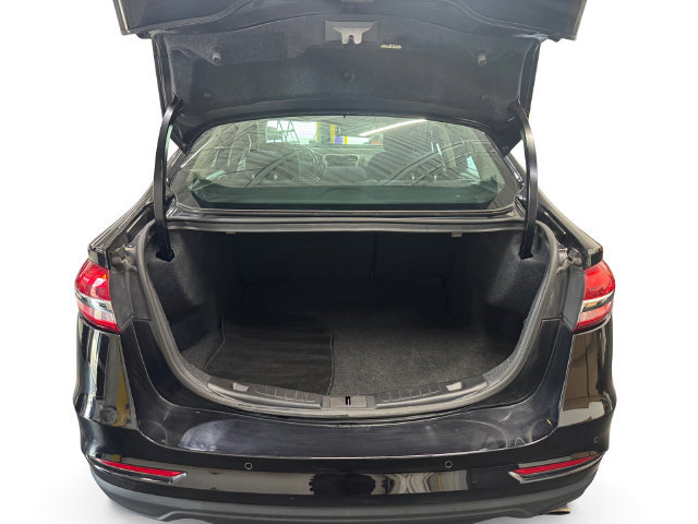 Used 2019 Ford Fusion SE FWD image 13